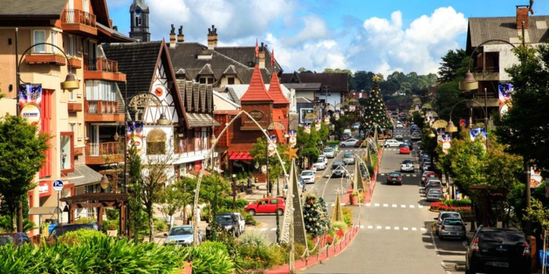 La localidad de Gramado tiene menos de 36000 habitantes La localidad de Gramado tiene menos de 36000 habitantes