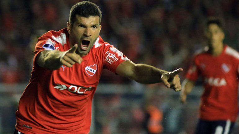 El Puma Gigliotti convirtió dos tantos en la victoria contra Libertad en la vuelta de la semifinal.