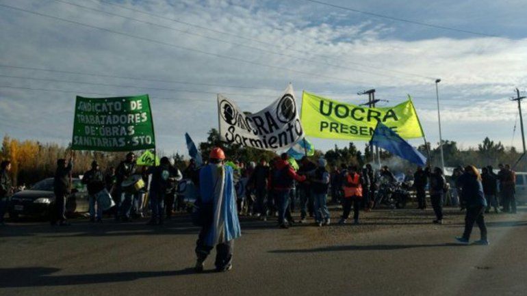 Más de 50 mil petroleros se manifiestan en Comodoro Rivadavia.