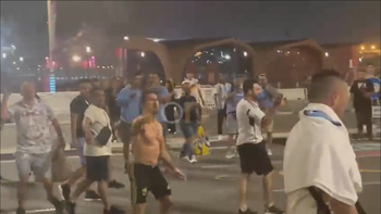 pinas e insultos entre hinchas argentinos y mexicanos en doha pinas e insultos entre hinchas argentinos y mexicanos en doha