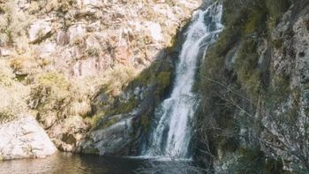 El accidente ocurrió en La Cascada de El Maitén, en esa localidad cordillerana de Chubut. El accidente ocurrió en La Cascada de El Maitén, en esa localidad cordillerana de Chubut.