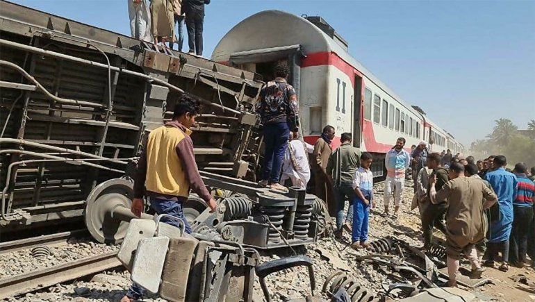 Egipto: dos trenes chocaron y murieron al menos 32 personas