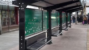 La víctima esperaba el colectivo cuando ocurrió el trágico accidente. La víctima esperaba el colectivo cuando ocurrió el trágico accidente.