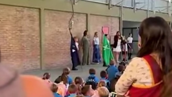 El video muestra a una inspectora expresándose sobre la política migratoria del presidente de Estados Unidos. El video muestra a una inspectora expresándose sobre la política migratoria del presidente de Estados Unidos.