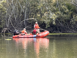 La Policía de Río Negro sumó junto a la Prefectura Naval Argentina, rastrillajes en zonas ampliadas entre Lamarque y Pomona. La Policía de Río Negro sumó junto a la Prefectura Naval Argentina, rastrillajes en zonas ampliadas entre Lamarque y Pomona.