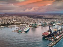 El puerto de San Antonio, un punto de salida clave para la oferta exportable de frutas chilenas. El puerto de San Antonio, un punto de salida clave para la oferta exportable de frutas chilenas.