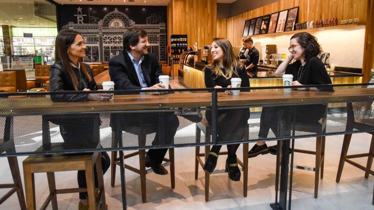 La famosa empresa multinacional tendrá locales en el Portal Patagonia y en el Alto Comahue Shopping.