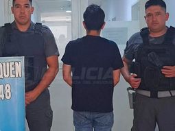atraparon a un profugo de la justicia de chile intentando robar en zapala atraparon a un profugo de la justicia de chile intentando robar en zapala