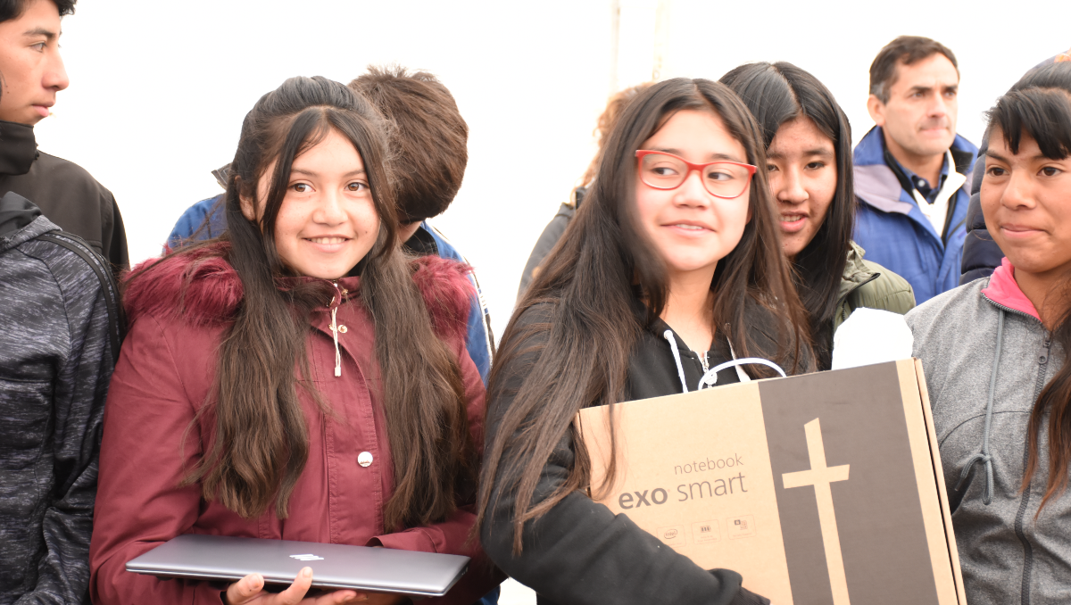 Provincia entregó más de 5 mil notebooks a estudiantes neuquinos