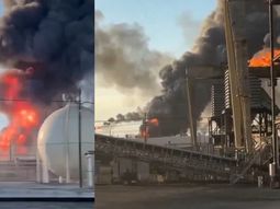 Texas: una explosión en una refinería provocó un incendio y una gran columna de humo Texas: una explosión en una refinería provocó un incendio y una gran columna de humo