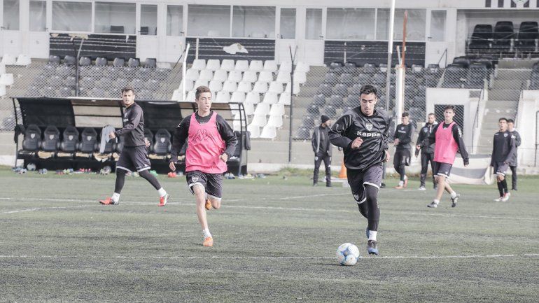 Cipolletti hizo fútbol formal ayer en La Visera por la mañana.