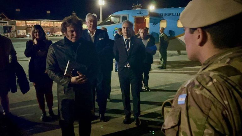 Javier Milei llegó a Bariloche: en qué avión viajó, dónde se hospeda y qué hará