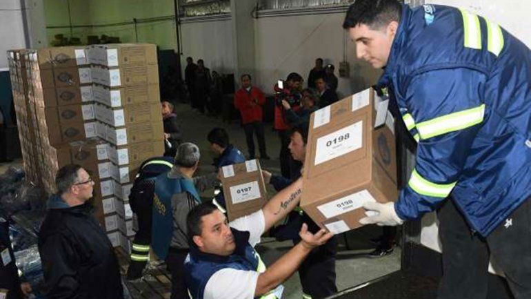 Elecciones: el Correo suma gente para contar votos