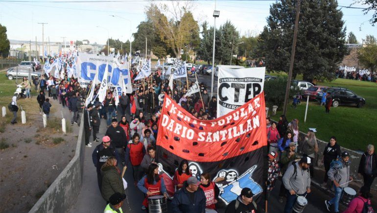 Organizaciones sociales vuelven a cortar los puentes