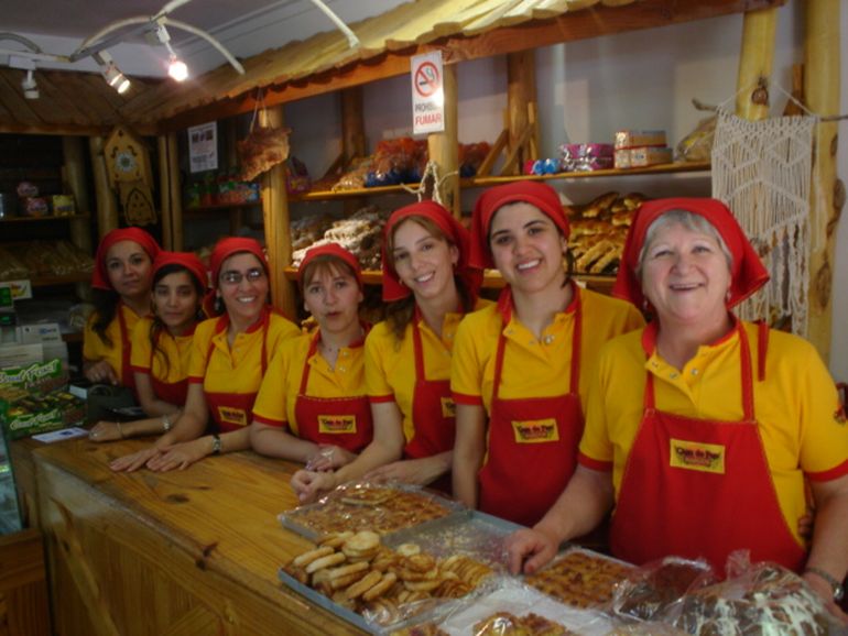 Mariela, años atrás, al frente de su equipo de trabajo en Margus.