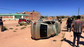 El autovuelco fue muy violento y el vehículo terminó con múltiples daños. | LM Neuquen El autovuelco fue muy violento y el vehículo terminó con múltiples daños.