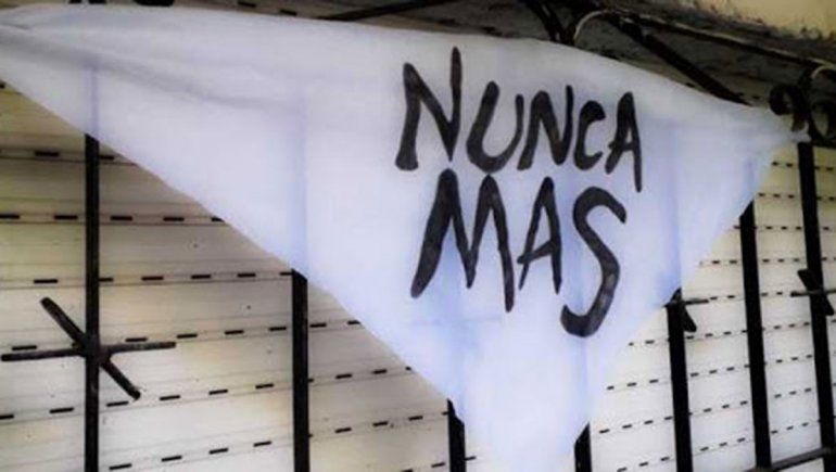 Un pañuelazo blanco por la memoria en las redes