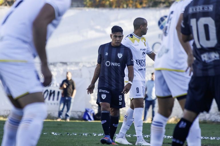 Bombazo en Cipolletti: Lucas Argüello se retira del fútbol