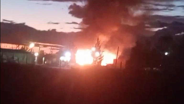 Los vecinos denuncian que el incendio fue intencional.