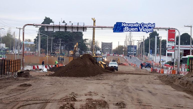 La obra en los puentes del viaducto de la Avenida Mosconi. La obra en los puentes del viaducto de la Avenida Mosconi.