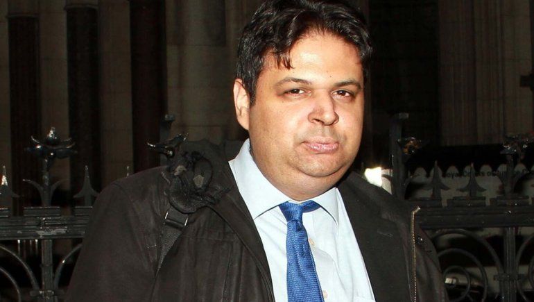 Tiene 41 años y exige que sus padres lo mantengan