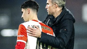 Robin Van Persie puso en primera a su hijo y mete golazos como él | LM Neuquen Robin Van Persie puso en primera a su hijo y mete golazos como él