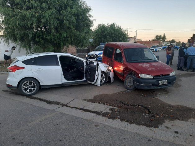 Robaron en Cutral Co y protagonizaron una persecución con tiros y choques por Plaza Huincul