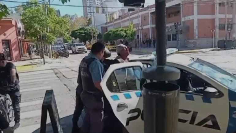 Gritos, golpes e insultos en pleno centro de Neuquén: ¿Qué pasó?