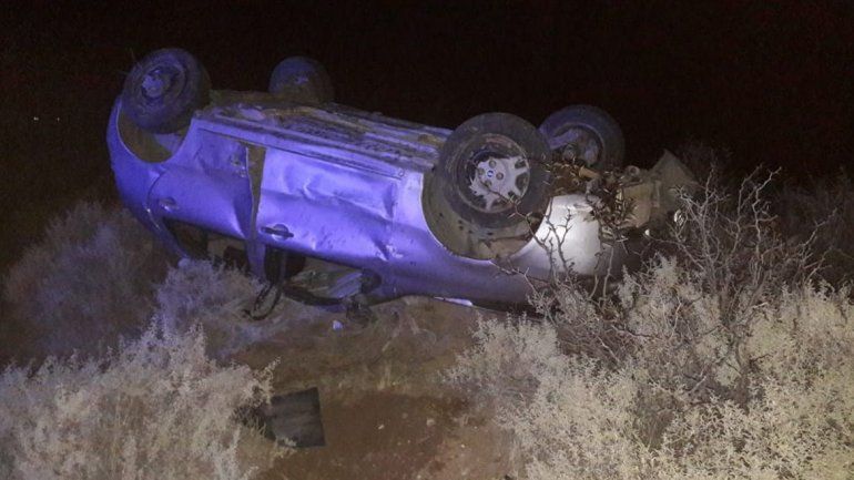Un policía volcó esta madrugada cuando viajaba de Loncopué a Neuquén