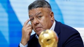 Chiqui Tapia cruzó al dirigente español, Javier Tebas, por sus dichos sobre el fútbol argentino. Chiqui Tapia cruzó al dirigente español, Javier Tebas, por sus dichos sobre el fútbol argentino.