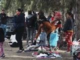 La crisis y el regreso del trueque: cambian ropa por comida