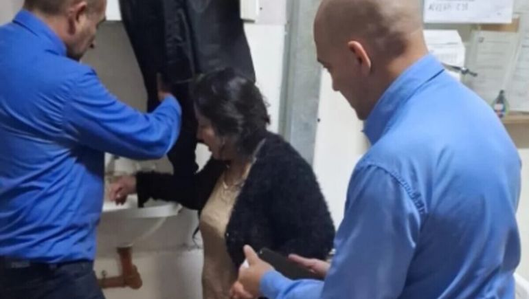 Temporal en Comodoro Rivadavia: los dos héroes que salvaron a una mujer que iba a ahogarse atrapada en su auto