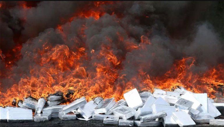 Quemaron 3 toneladas de marihuana y un pueblo terminó drogado