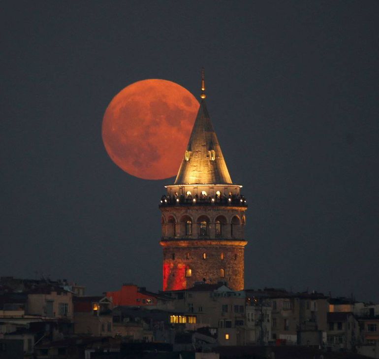 La Torre Gálata en Estambul, Turquía. La Torre Gálata en Estambul, Turquía.