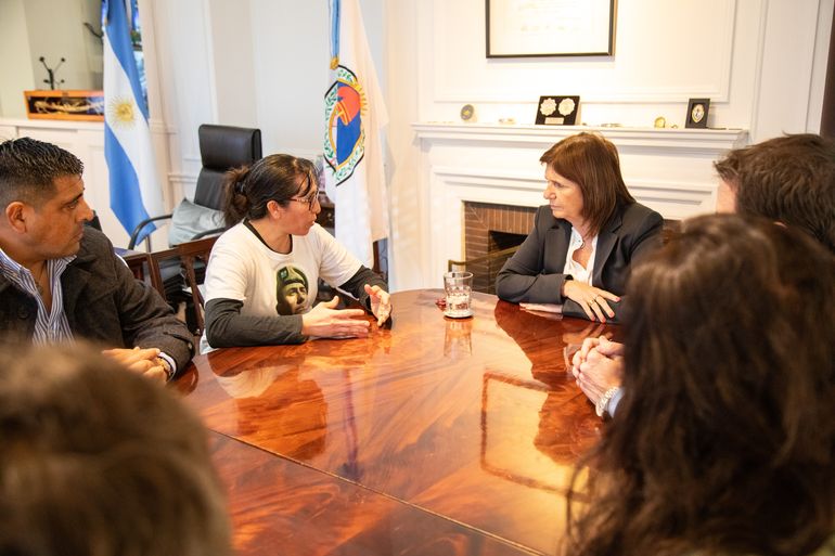 En la reunión también estuvieron presentes los diputados Sabrina Ajmetech y Pablo Cervi. En la reunión también estuvieron presentes los diputados Sabrina Ajmetech y Pablo Cervi.