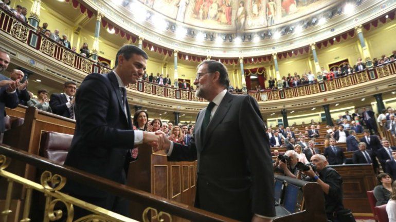 El socialista Pedro Sánchez es el nuevo presidente español