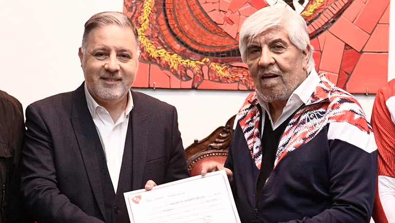 Bomba: Doman renunció a la presidencia de Independiente