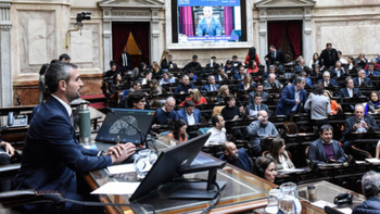 Menem indicó que si bien el oficialismo no cuenta con mayoría propia, trabaja todos los días en la búsqueda de consensos. Menem indicó que si bien el oficialismo no cuenta con mayoría propia, trabaja todos los días en la búsqueda de consensos.