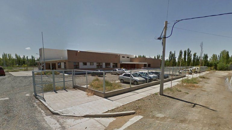 La EPET 19 de Plottier ubicada sobre calle César Milstein.