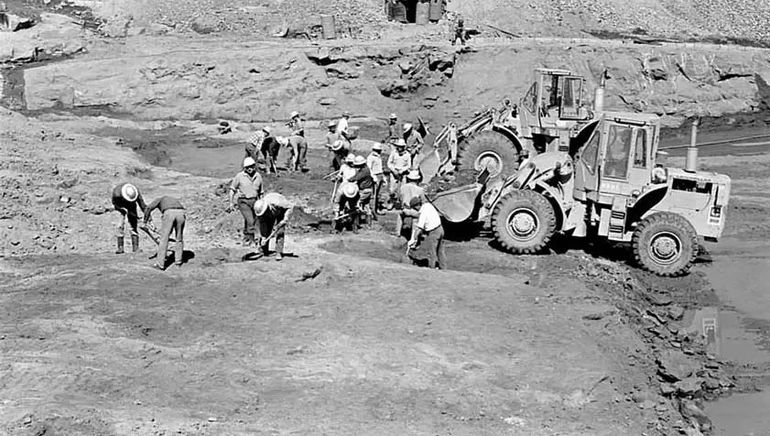 Miles de trabajadores llegaron de distintos lugares a trabajar en El Chocón. Miles de trabajadores llegaron de distintos lugares a trabajar en El Chocón.