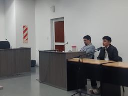 El acusado Matías Del Águila Espinosa junto al defensor Oficial Marcelo Caraballo, en la audiencia en la que le formularon los cargos al acusado. El acusado Matías Del Águila Espinosa junto al defensor Oficial Marcelo Caraballo, en la audiencia en la que le formularon los cargos al acusado.