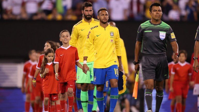 Neymar lamentó la ausencia de Messi en el partido del martes