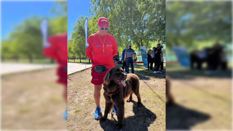 Justo junto a su entrenador, Federico Mena. Justo junto a su entrenador, Federico Mena.