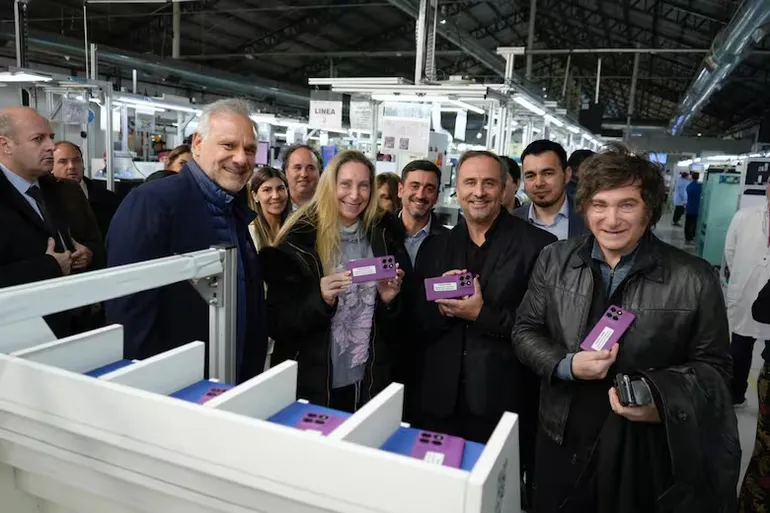 Javier Milei en la planta de Newsan.