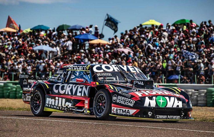 El Torino de Urcera pasó por boxes en la previa a Santa Cruz.