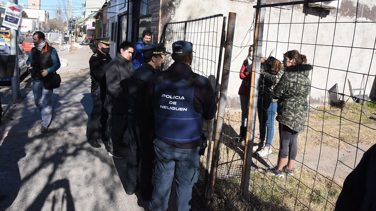 Justicia anuló el desalojo en Huiliches y restituyen las viviendas a las familias