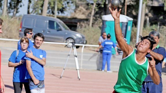 Matías Díaz, el primer ganador en la pista de la Ciudad Deportiva.