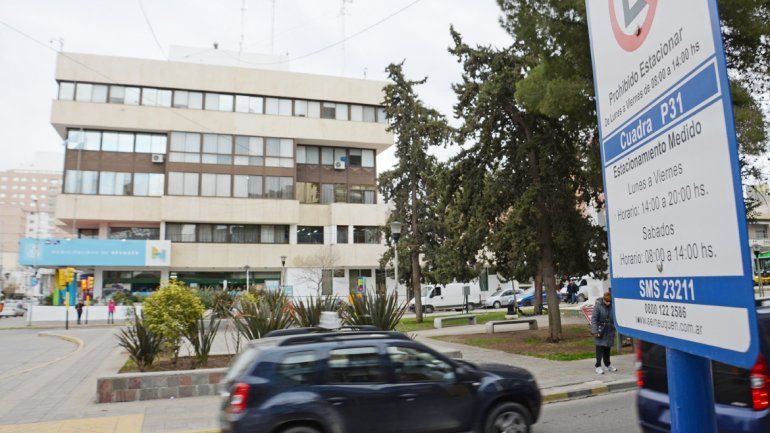 El estacionamiento funciona de lunes a viernes de 8 a 20 y los sábados hasta las 14. Muchas veces