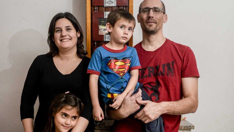 Soledad y Esteban junto a sus hijos. Cada día la vida les presenta nuevos retos