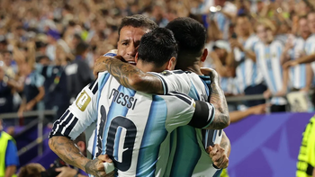 el emotivo video de la seleccion argentina antes de la final del mundial: aca viene el campeon el emotivo video de la seleccion argentina antes de la final del mundial: aca viene el campeon